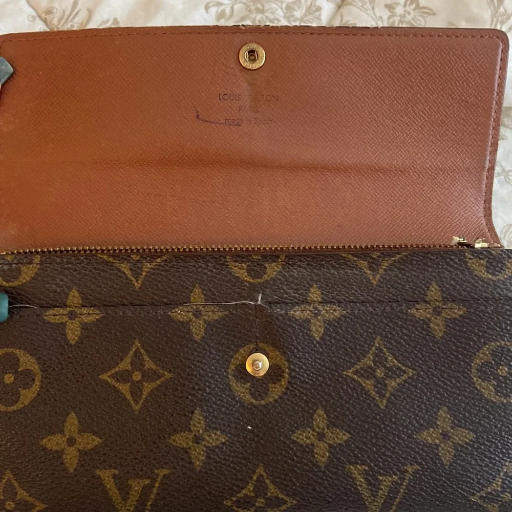 LV Monogram Sarah Wallet ~ Pre-loved Condition - Picture 3 of 14
